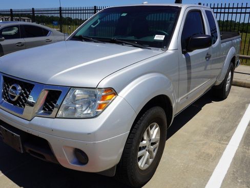 Used 2015 Nissan Frontier SV RWD image 7