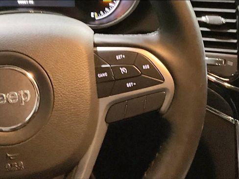 Used 2020 Jeep Grand Cherokee Limited w/ Luxury Group II image 26