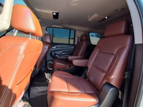 Used 2019 Chevrolet Suburban Premier w/ Premier Plus Edition image 35