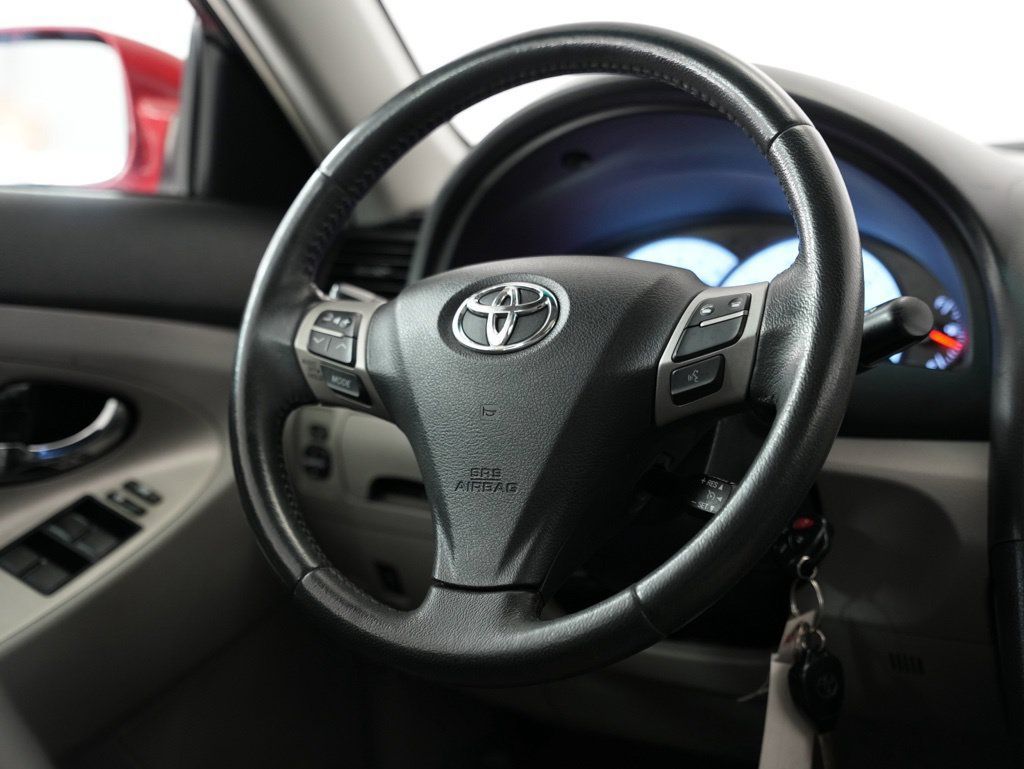 Used 2011 Toyota Camry SE w/ SE Extra-Value Pkg #1 FWD image 11