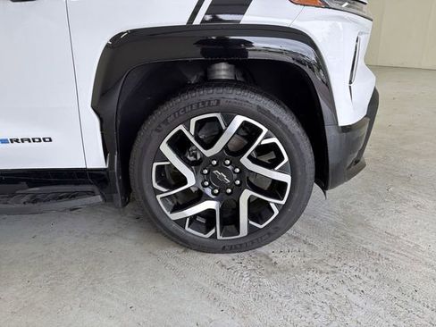 Certified 2025 Chevrolet Silverado EV RST AWD/4WD image 14