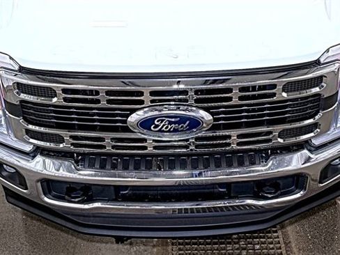 Used 2024 Ford F350 XLT AWD/4WD image 4