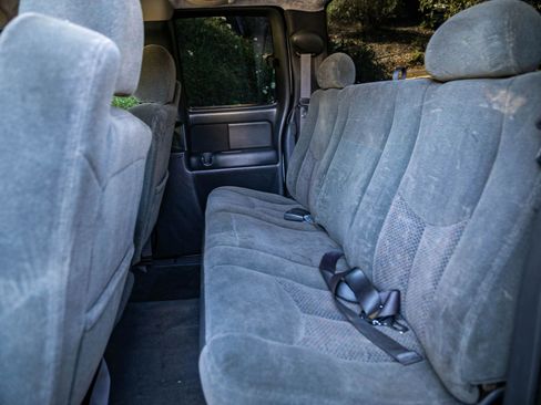 Used 2003 Chevrolet Silverado 2500 LS image 28