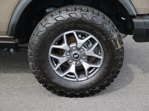 Used 2025 Ford Bronco Badlands image 10