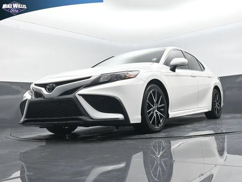 Used 2022 Toyota Camry SE FWD image 19