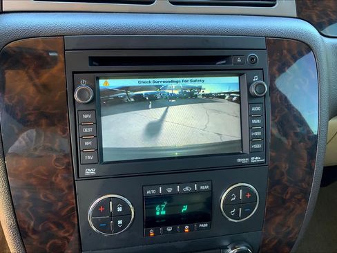 Used 2010 GMC Yukon XL Denali image 25