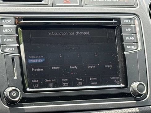 Used 2017 Volkswagen Tiguan Limited FWD image 19