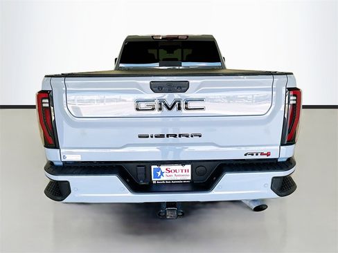 Used 2024 GMC Sierra 2500 AT4 w/ AT4 Premium Plus Package image 6