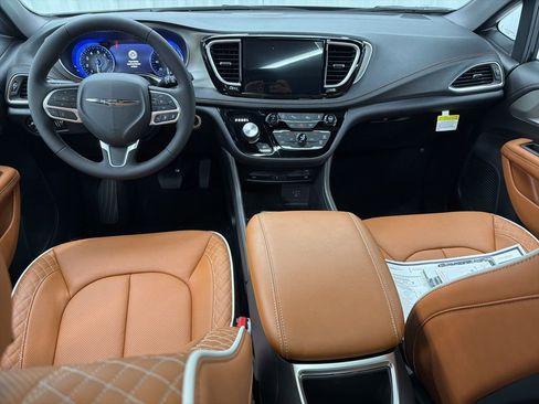 New 2026 Chrysler Pacifica Pinnacle w/ Trailer Tow Group image 15