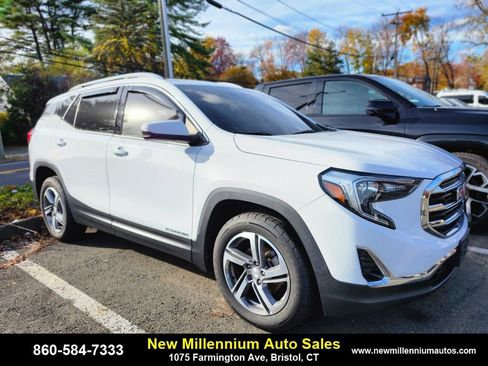 Used 2019 GMC Terrain SLT w/ Preferred Package image 3