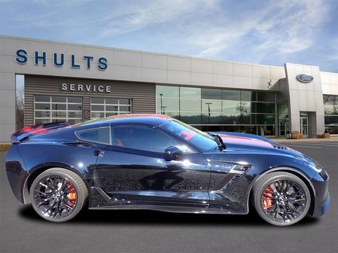 Used 2015 Chevrolet Corvette Z06 w/ 3LZ Preferred Equipment Group image 4