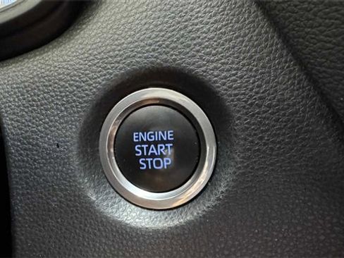 Used 2020 Toyota Corolla LE image 25