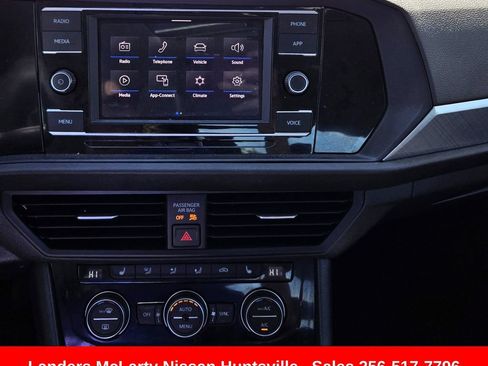 Used 2024 Volkswagen Jetta SE w/ Panoramic Sunroof Package FWD image 15