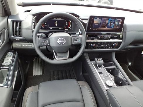 New 2026 Nissan Pathfinder SL AWD/4WD image 7