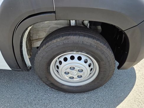 Used 2025 RAM ProMaster 2500 w/ Convenience Group FWD image 15