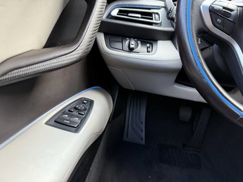 Used 2019 BMW i8 Coupe image 21