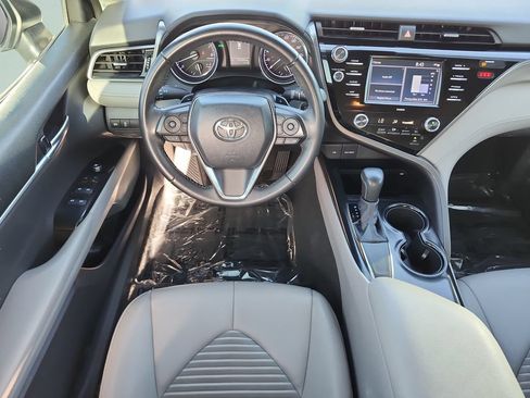 Used 2020 Toyota Camry SE w/ Convenience Package FWD image 19