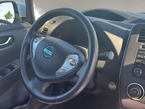 Used 2015 Nissan Leaf S FWD image 8