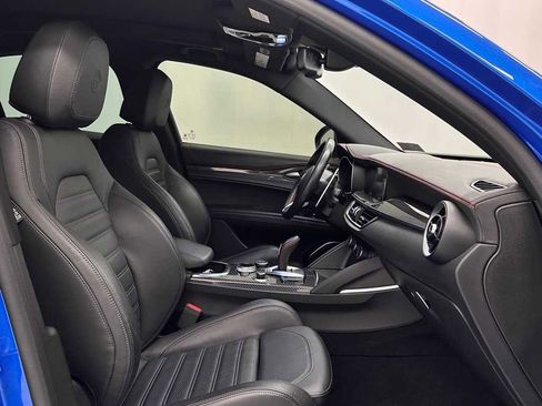 Used 2023 Alfa Romeo Stelvio Estrema image 18