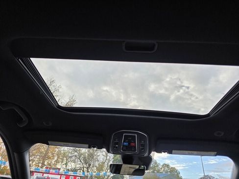 New 2025 Jeep Grand Cherokee Altitude image 23