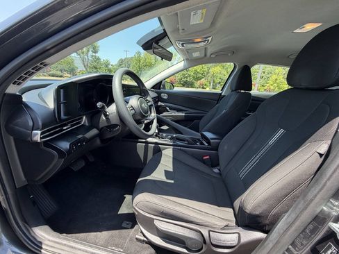 Used 2022 Hyundai Elantra SEL FWD image 9
