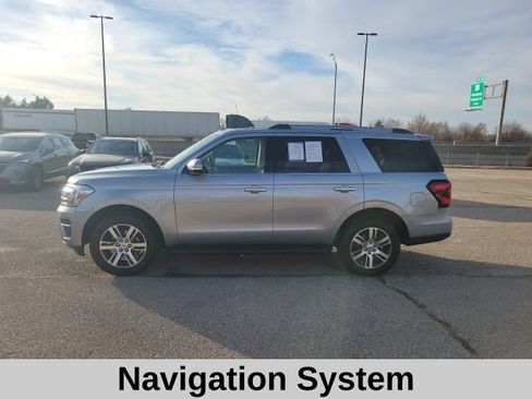 Used 2024 Ford Expedition Limited image 3