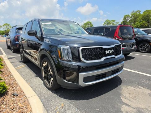 Certified 2023 Kia Telluride EX w/ EX Captain's Chair Package FWD image 3
