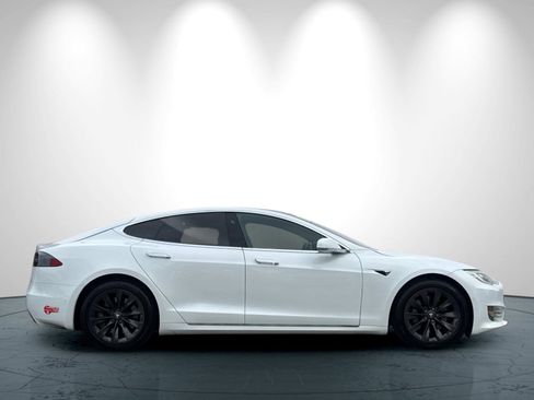 Used 2018 Tesla Model S 75D image 3