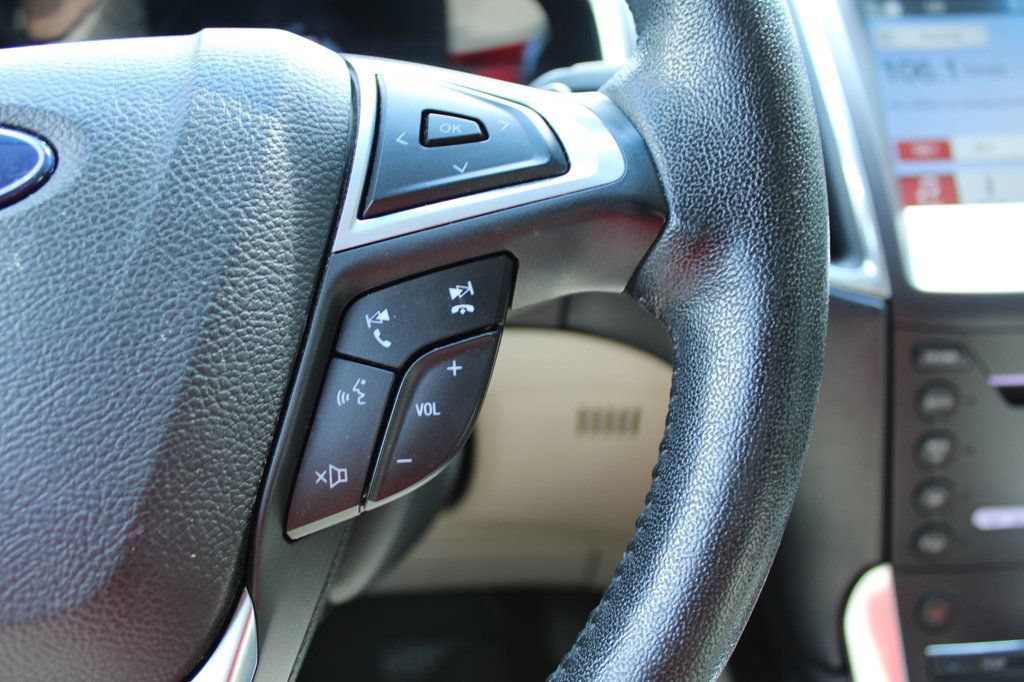 Used 2018 Ford Edge Titanium w/ Technology Package FWD image 26