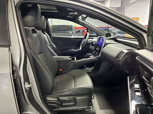 Certified 2025 Toyota bZ4X FWD image 23