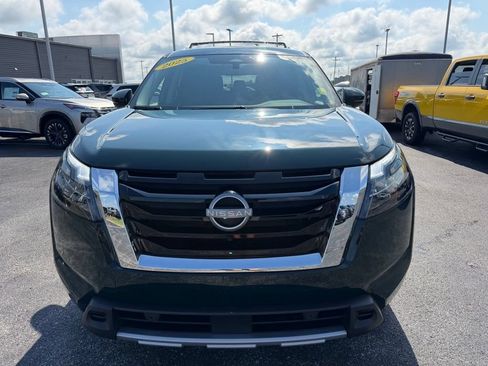 Used 2025 Nissan Pathfinder SL FWD image 42