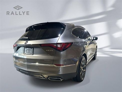 Used 2023 Acura MDX SH-AWD w/ Technology Package image 2