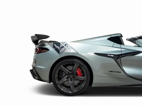 Used 2024 Chevrolet Corvette Z06 w/ Z07 Performance Package image 33