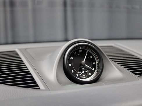 Used 2025 Porsche Macan image 33