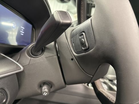 Used 2025 Jeep Wagoneer 2WD image 21