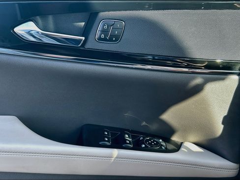 Used 2023 Lincoln Nautilus FWD w/ Premium Package image 18