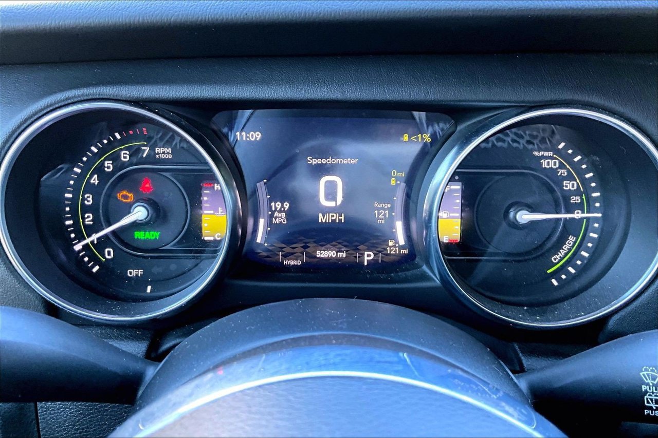 Used 2023 Jeep Wrangler Unlimited Sahara w/ Cold Weather Group AWD/4WD image 9