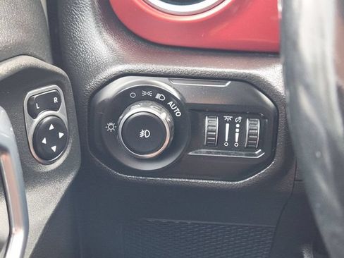 Used 2022 Jeep Wrangler Unlimited Rubicon w/ Cold Weather Group AWD/4WD image 22