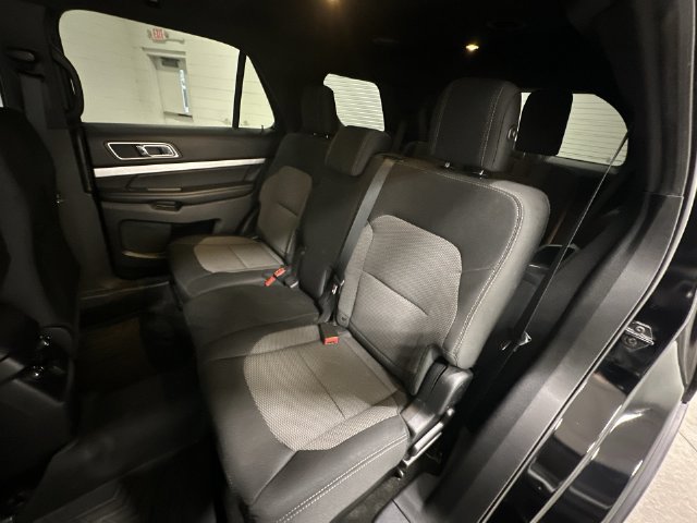 Used 2017 Ford Explorer XLT w/ Equipment Group 201A FWD image 15