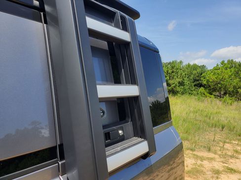 Used 2023 Land Rover Defender 110 X-Dynamic SE AWD/4WD image 6