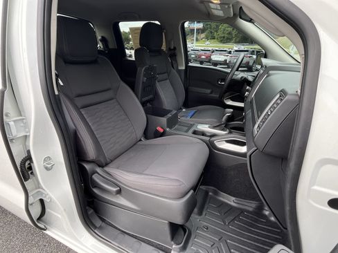 Used 2024 Nissan Frontier SV RWD image 27