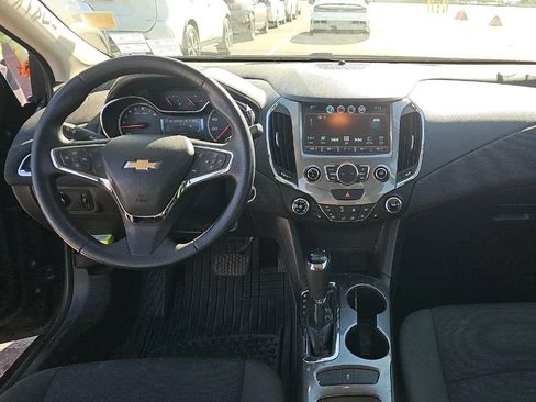 Used 2018 Chevrolet Cruze LT w/ Sun And Sound Package FWD image 11