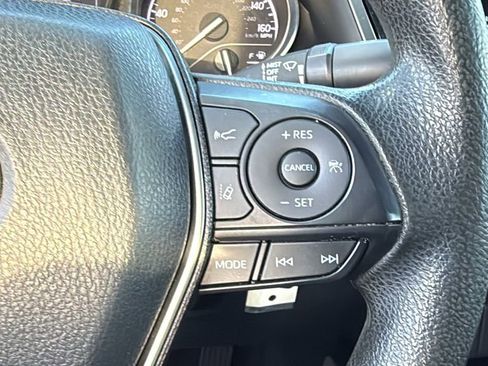 Used 2018 Toyota Camry L image 29