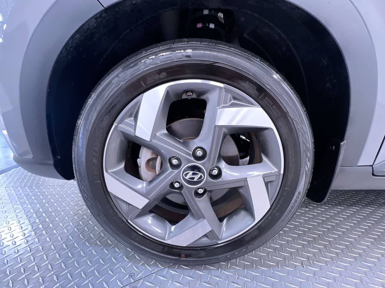 Used 2022 Hyundai Venue SEL FWD image 10