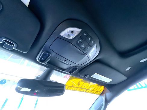 Used 2025 Chrysler Pacifica Limited FWD image 35