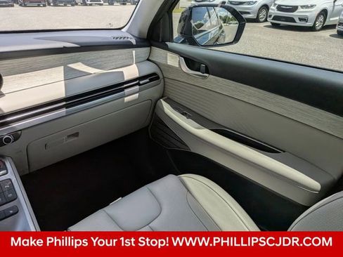 Used 2025 Hyundai Palisade Calligraphy FWD image 16