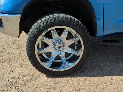 Used 2017 Toyota Tundra SR5 w/ TRD Off Road Package AWD/4WD image 11