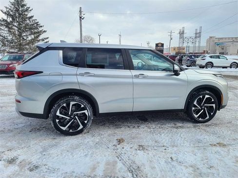 Used 2022 Mitsubishi Outlander SE image 6