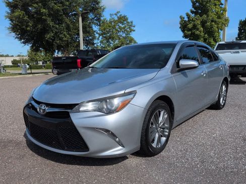 Certified 2017 Toyota Camry SE w/ Moonroof Package FWD image 2