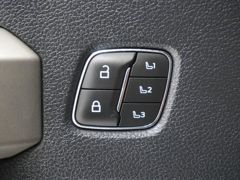 Used 2022 Ford F250 Lariat w/ Chrome Package image 17